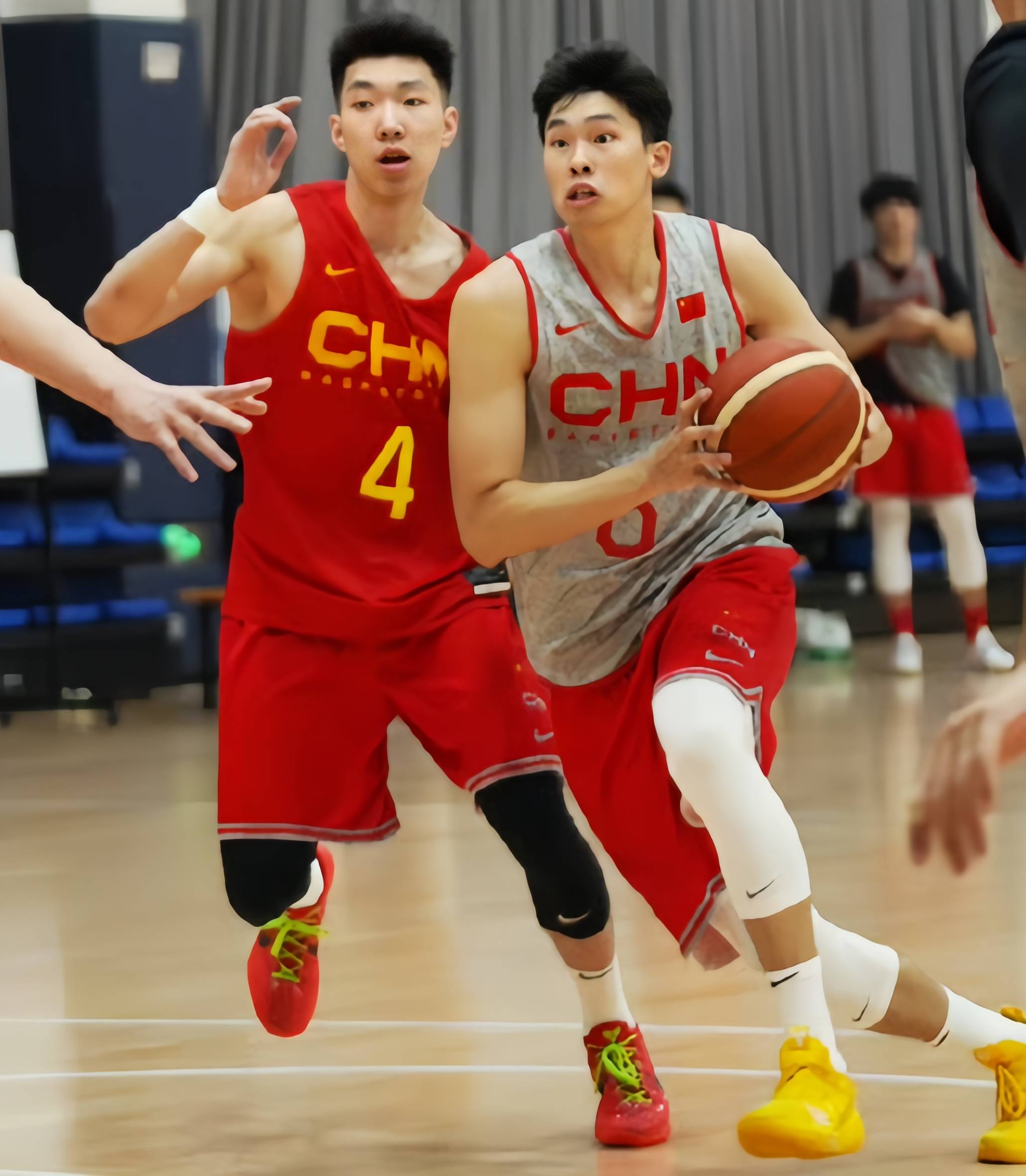 -中国篮球联赛聚焦球场，球员实力对决燃情激烈的简单介绍