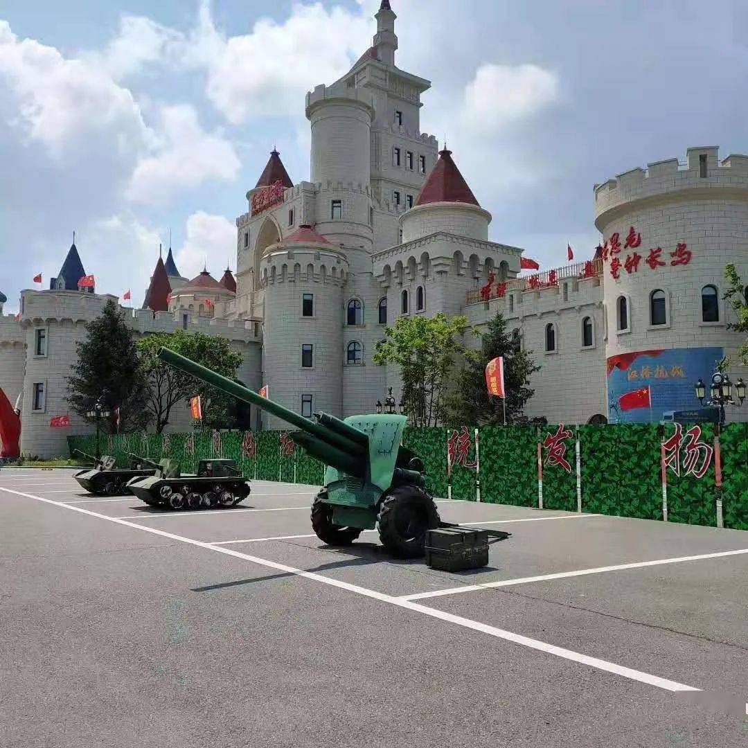 关于群众驻足观摩射击比赛，赞叹连连的信息